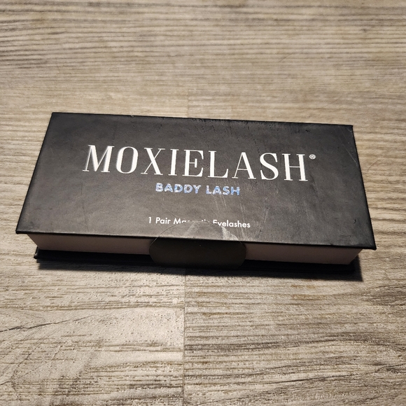 MoxieLash Baddy Lash Magnetic Eyelashes Silk 5 Magnets Wear Count 25 KZ - Picture 2 of 3